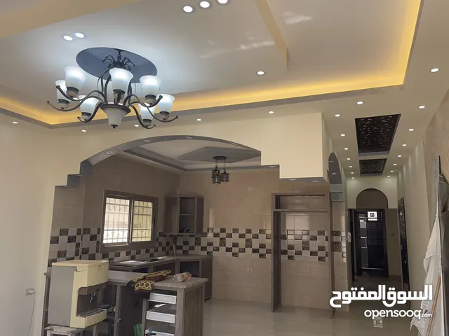 169m2 3 Bedrooms Townhouse for Sale in Zarqa Graiba