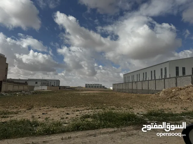 أرض للأيجار أو الاستثمار تصلح لبناء هنجر و مستودعات او كراج شاحنات خلف مقبرة المسيحية قرب الترخيص