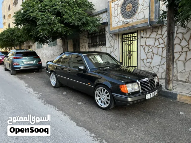 1992 مرسيدس بنز الفئة-E E 200