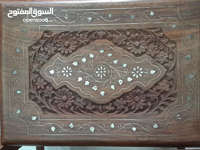 طربيزات خشب مطعم بالنحاس