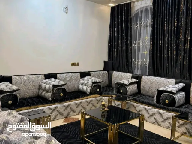 شقه مفروشه متكامله جاهزه لاسكن 3 ومجلس و3 حمامات ...........................