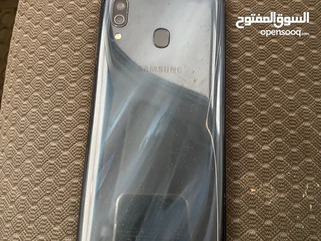 Samsung Galaxy A3 2 TB in Al Ahmadi