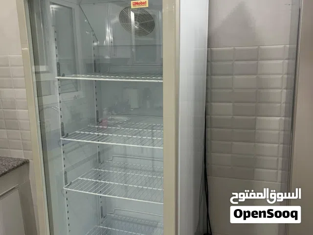 ثلاجة باب زجاجي نتظيفة