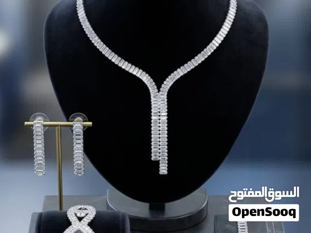 طقم زركون أبيض معا ساعه فخمه– بسعر هسوس إذا تدوري على الفخامة بسعر ما يتفوّت... هذا الطقم لكِ
