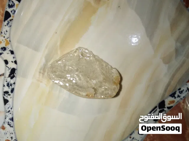 حجر شفاف جميل