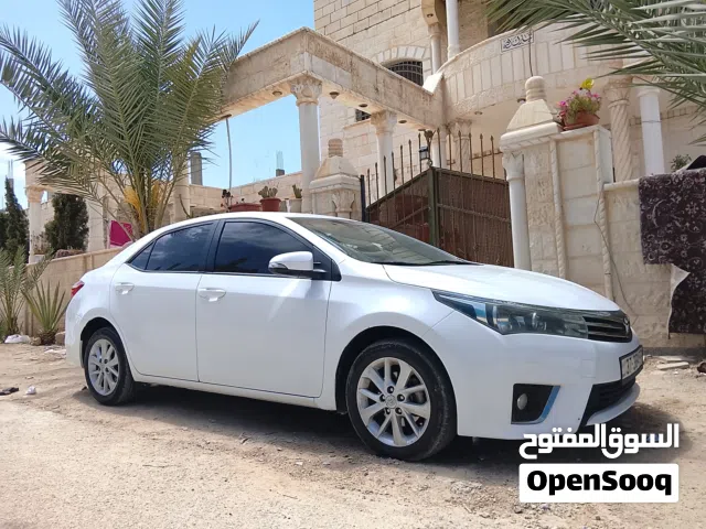 2014 تويوتا كورولا Standard