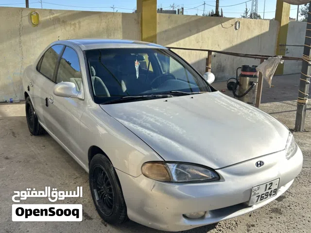 1995 هيونداي افانتي Standard