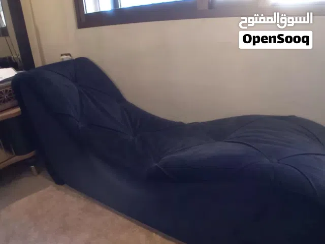 كنبة لون اسود