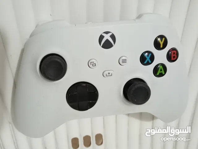 للبيع يده Xbox سيريس شبه الجديده السعر 9دنانير