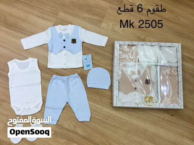 استقبلي طفلك الصغير بإطلالة تخطف الأنظار مع هذا الطقم الفاخر المكون من 6 قطع متكاملة. تصميم يجمع بين