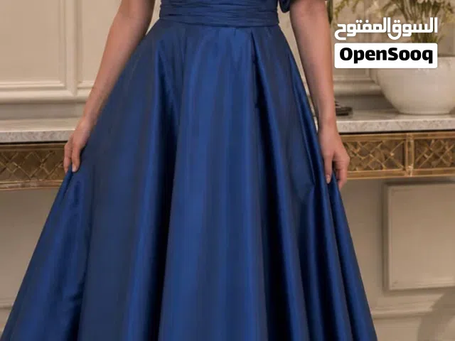 فستان سهرة انيق جداً