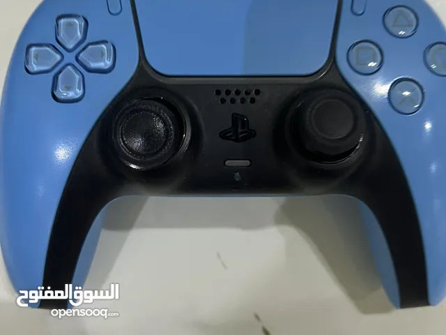 يد كنترول ps5 limited edition في مشكلة في قير اليسار