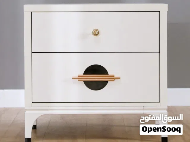 طاولة سرير جانبيه - من دانوب و استخدام بسيط