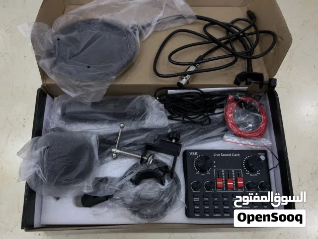 مايك احترافي مع ملحقاته والستاند ومكسر microphone with stand and mixer
