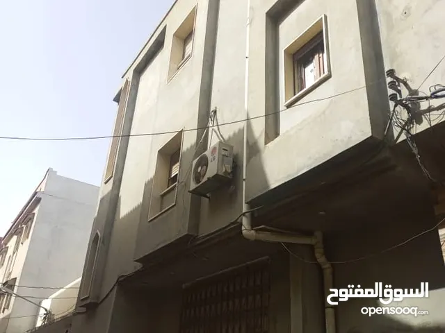 150 m2 More than 6 bedrooms Townhouse for Sale in Tripoli Hai Al-Batata