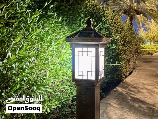 إضاءة حديقة بالطاقة الشمسية