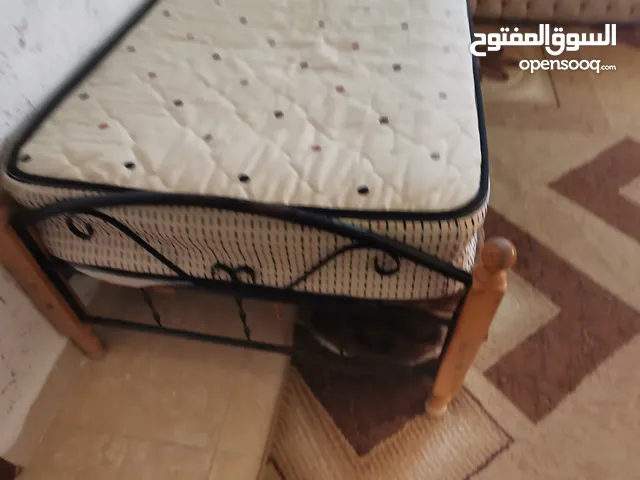 تخت حديد وفرشة ضغط عالي