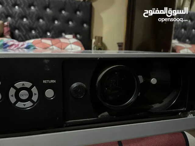 عرض حصري بسعر مخفض جداً بروجكتر باناسونيك نظيف للعروض التقديمية والمؤتمرات