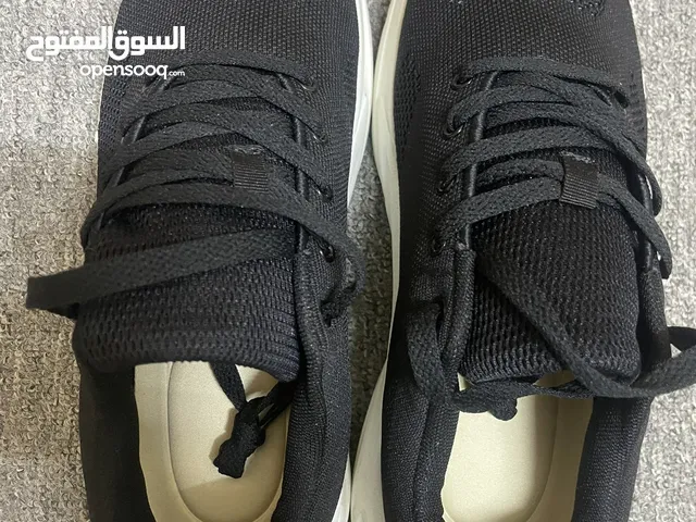 44 Casual Shoes in Al Dakhiliya