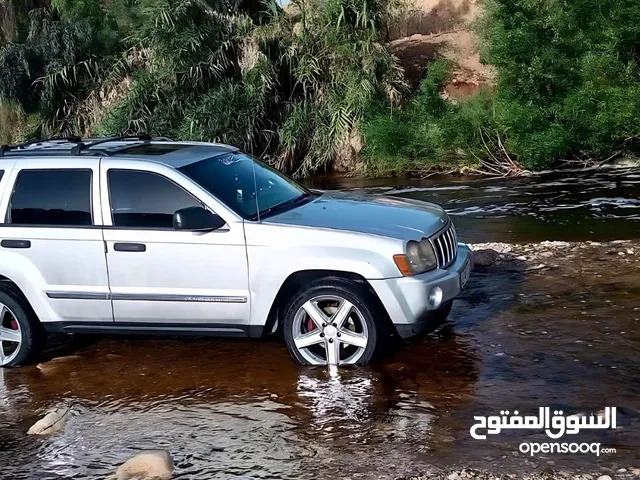 جيب شيروكي للبيع 4x4 موديل 2005