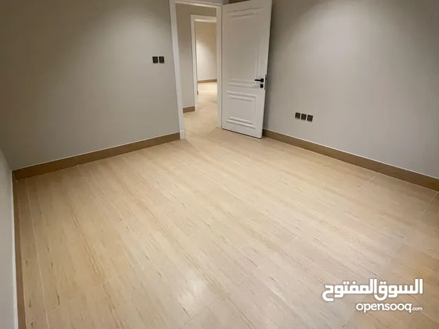 تتوفر شقة ثلث غرف للأيجار. في الرياض حي الملقا