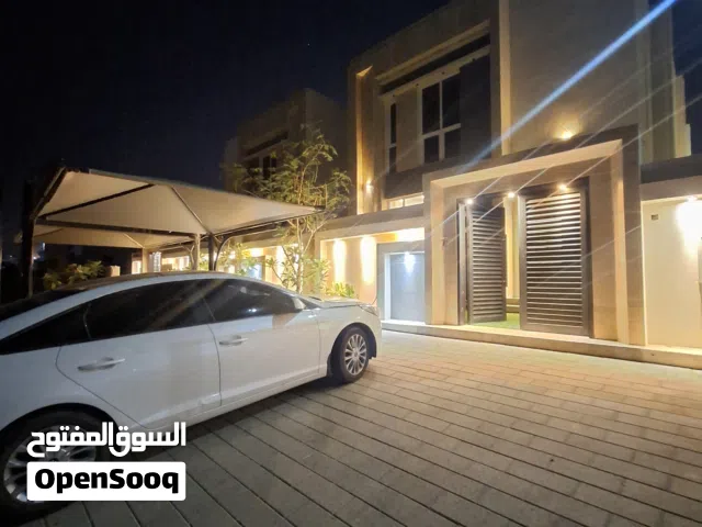 فيلا فاخرة للإيجار في المعبيلة السادسة أول ساكن مفروشة جزئيًا بارقى الأثاث