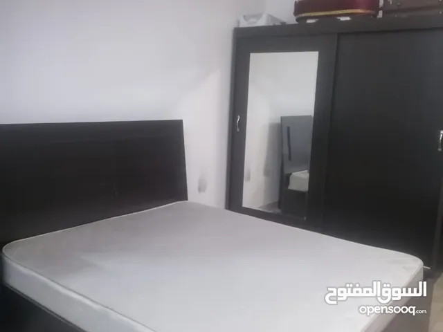 غرفه نوم استعمال خفيف خشب نظيف وثقيل جدا الصور غير الطبيعه كليا الي حاب يجي ويشوف بعينو