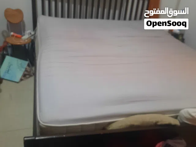 سرير مع مرتبة من ايكيا 180 ×  200