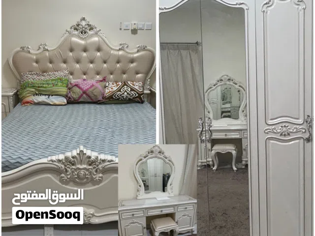 للبيع غرفة نوم كلاسيكية فاخرة – كاملة مع الإضافات
