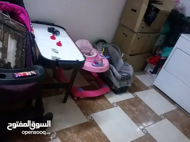 عربية أطفال ومشاية وكرسي سيارة