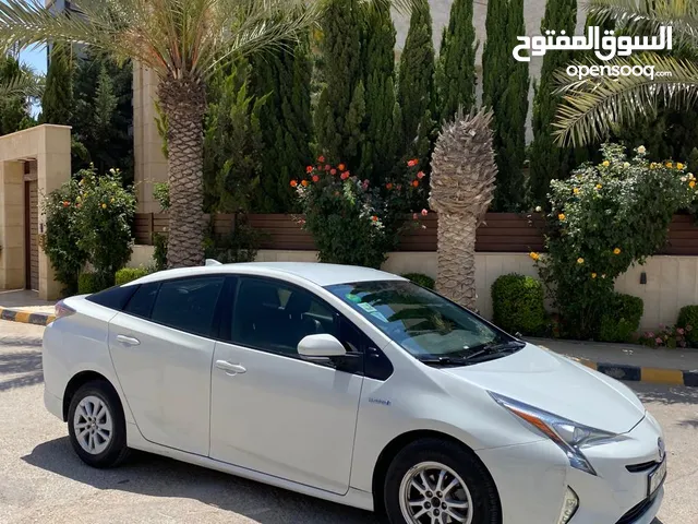 تويوتا بريوس لون ابيض لؤلؤي فحص 3 جيد بسعر مغري قابل للبدل