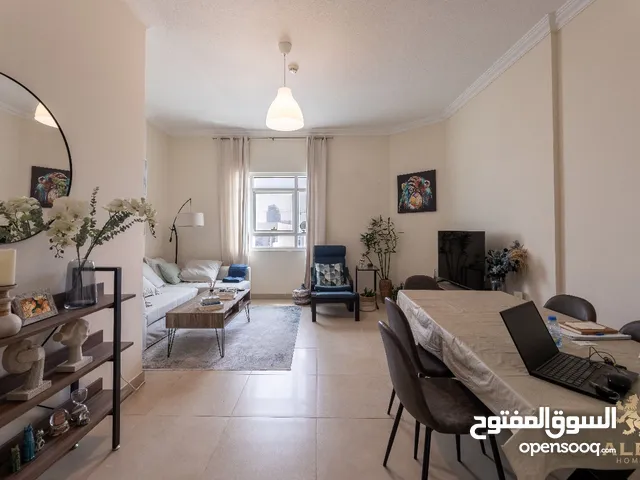 اسكن بالجميرا ايجار سنوي مجهزه بالكامل بعرض سعر ممتاز شامل جميع الخدمات غرفه و2 حمام