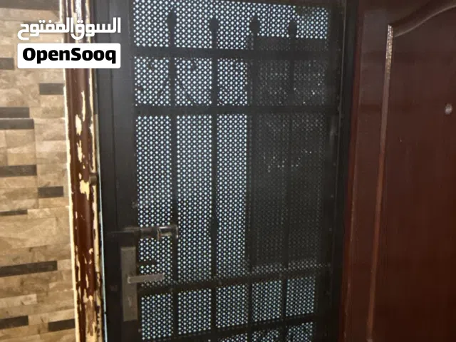 باب حديد خارجي مع باب خشب خارجي