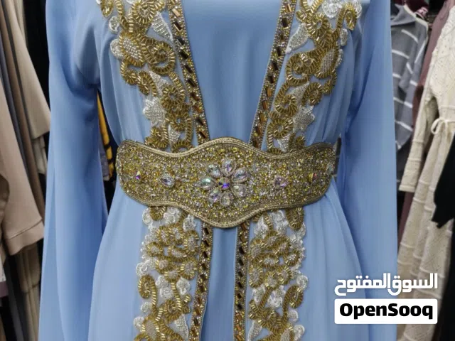 للبيع 3 قفاطين على طراز قفطان السلطانة