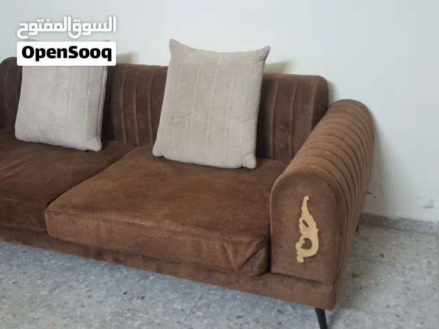 طقمين كنب ومزنون وبوفيه صغير