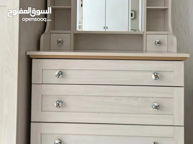 Kids dresser with Table for sale -خزانة ملابس أطفال مع طاولة للبيع