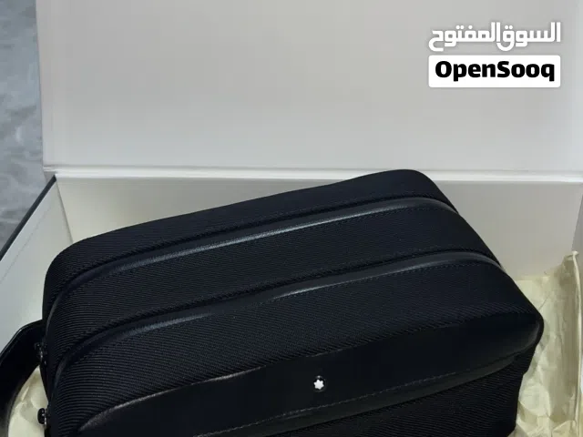 حقائب من ماركات عالمية
