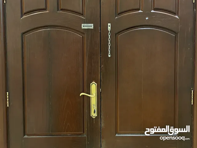 Antique Hand-Carved Solid Oak Entrance Door – 450 BHD (Negotiable)