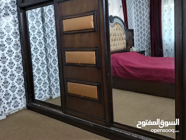 غرفة نوم تتسع للملابس والملحقات الصيفي والشتوي
