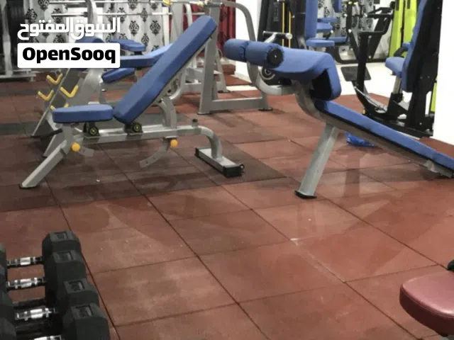 نادي رياضي كامل المعدات