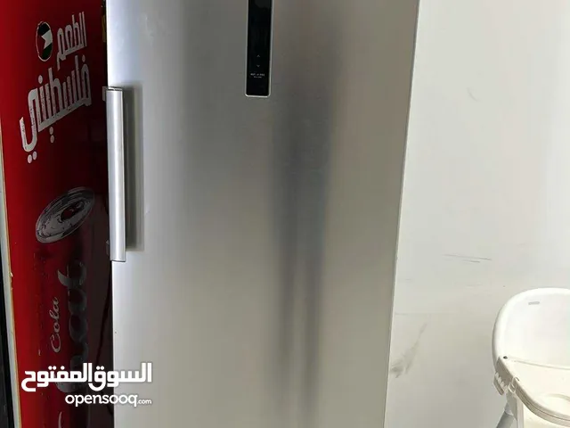 معدات كافي شوب كاملة للبيع مع ديكور وكنب شبه جديد استخدام 3 شهور