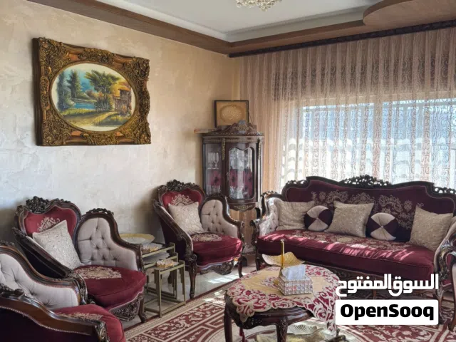 أثاث صالون فاخر  وطاولة سفرة وطقم كنبيات للبيع بسبب الرحيل