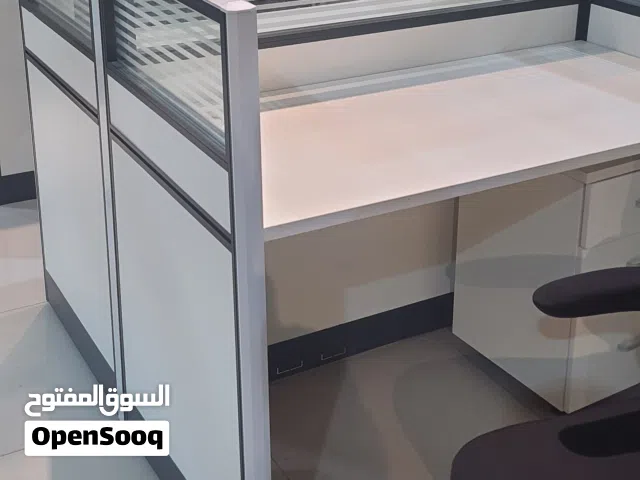 طاولات الورك استيشن الفردية والزوجية فقط لدي البدر للمفروشات وكذلك طاولات زجاحية لدي البدر للمفروشات