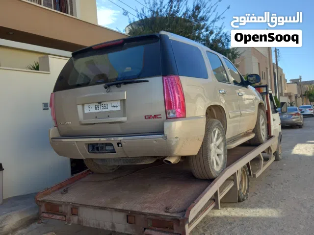 ساحبة لنقل السيارات داخل وخارج طرابلس