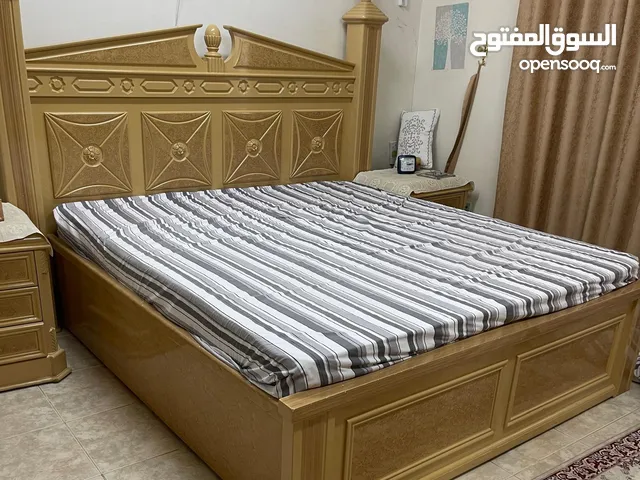 غرفة نوم حالة ممتازة سرير مع مرتبة الجريوي + دولاب وتسريحة