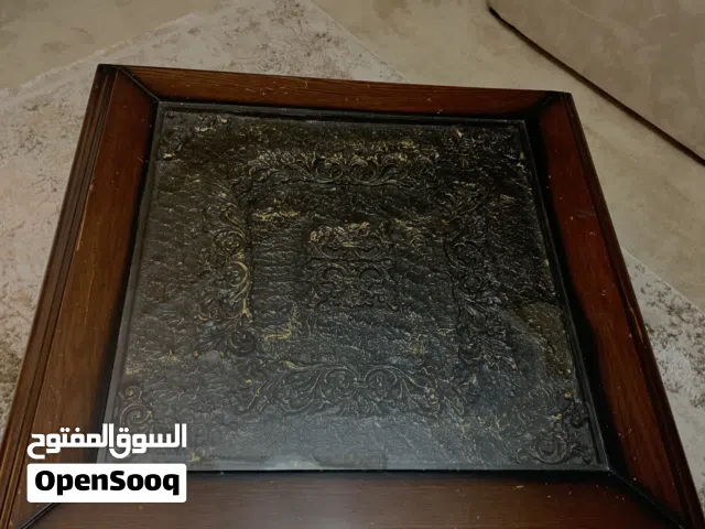 طاوله وسطيه مع جوانب عدد (2)