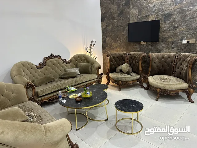 شقة مؤثثة بسعر جيد أرضي في المنصور