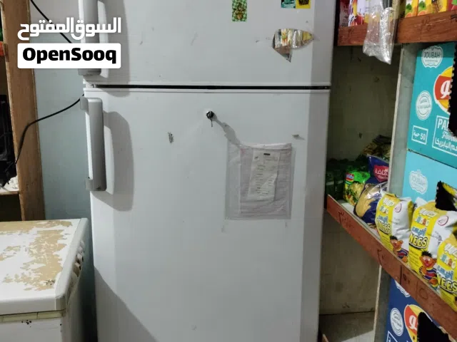 ثلاجة منزلية كبيرة للبيع بسعر 80 الف شغال قرعه