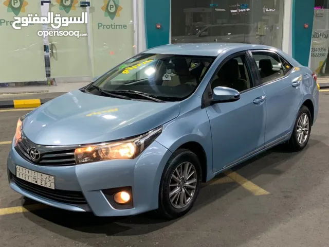 تيوتا كورولا موديل 2014 اللون ازرق فاتح قير اوتوماتيك الممشى 250 الف