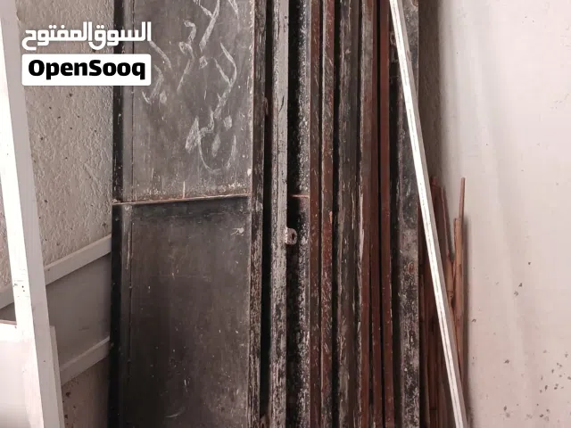 بابين محل دفتري خمس طلاكة لكل باب مع إطاره